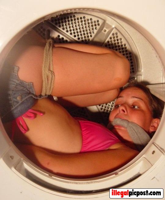 Slavin is opgesloten in een wasmachine
